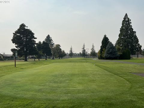 A home in Woodburn