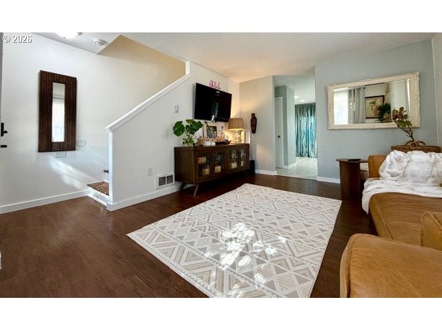 109 NW 8TH ST