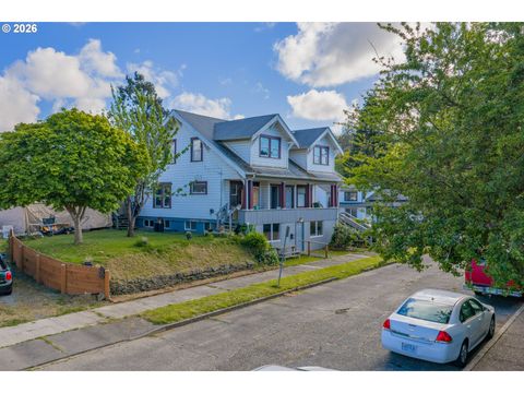 879 1/2 DONNELLY AVE Coos Bay OR 97420