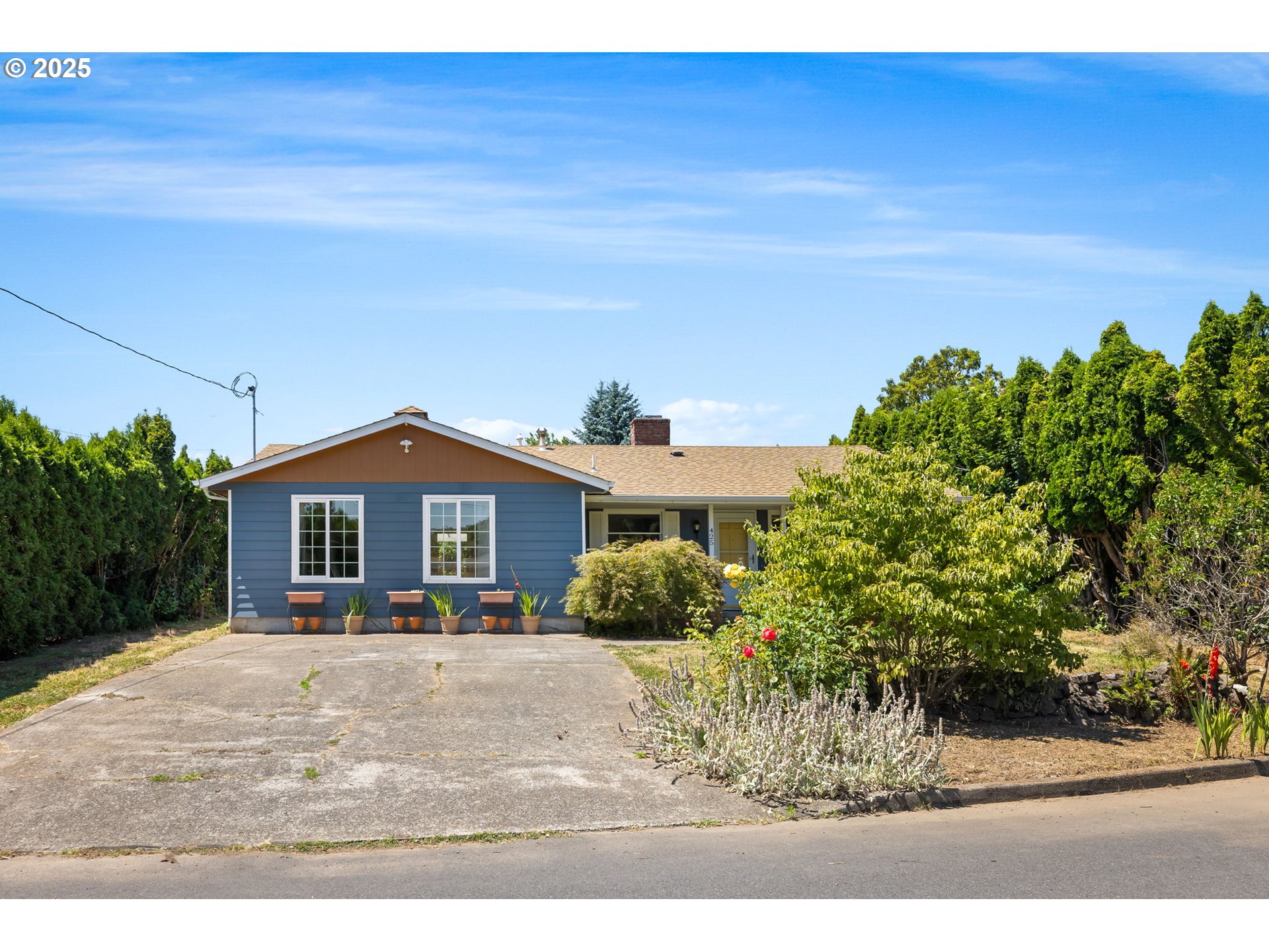 425 NW ANGELINE AVE