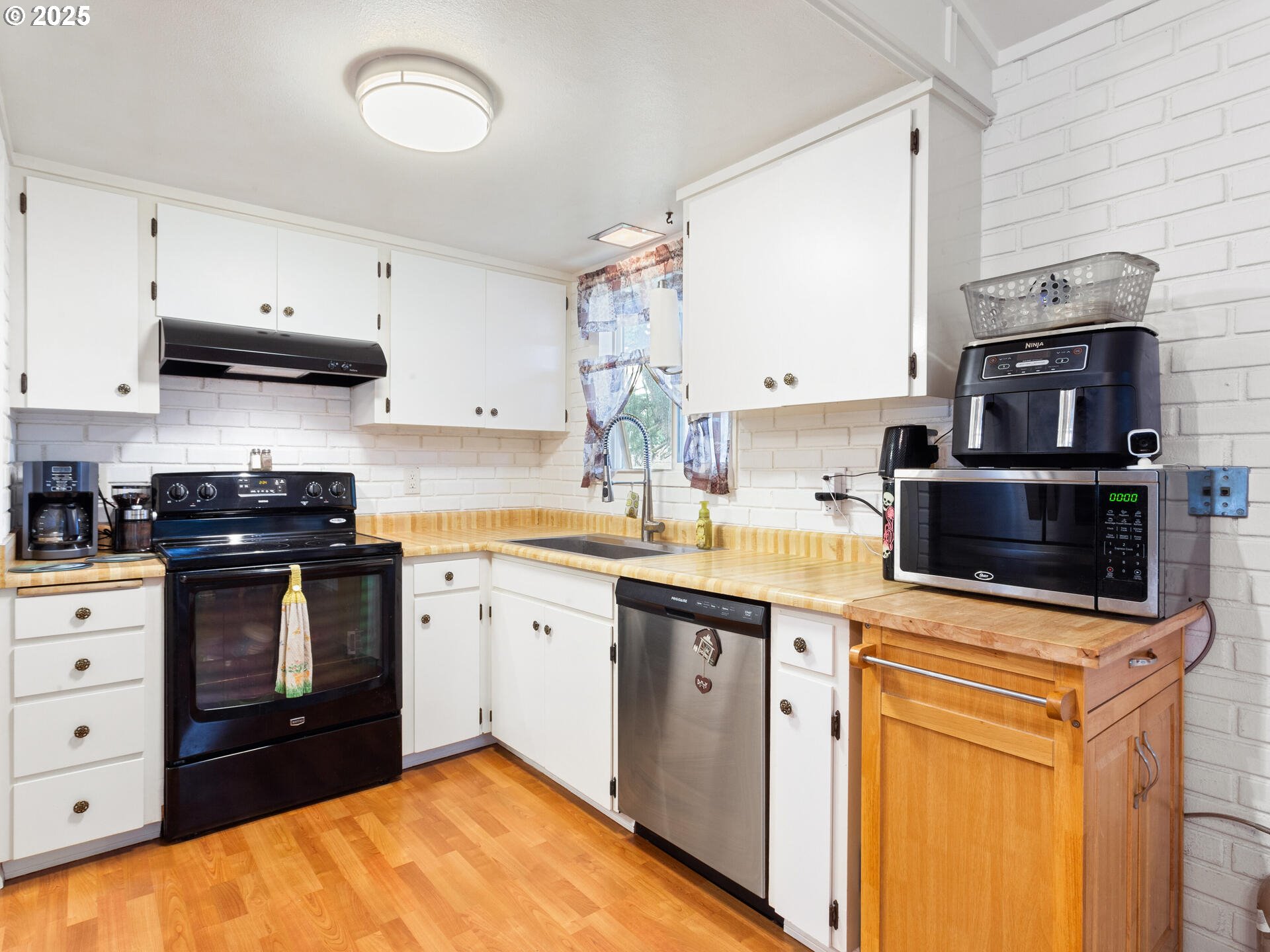 Vancouver, Washington 98662, United States, 3 Bedrooms Bedrooms, ,2 BathroomsBathrooms,Residential,Active,222633