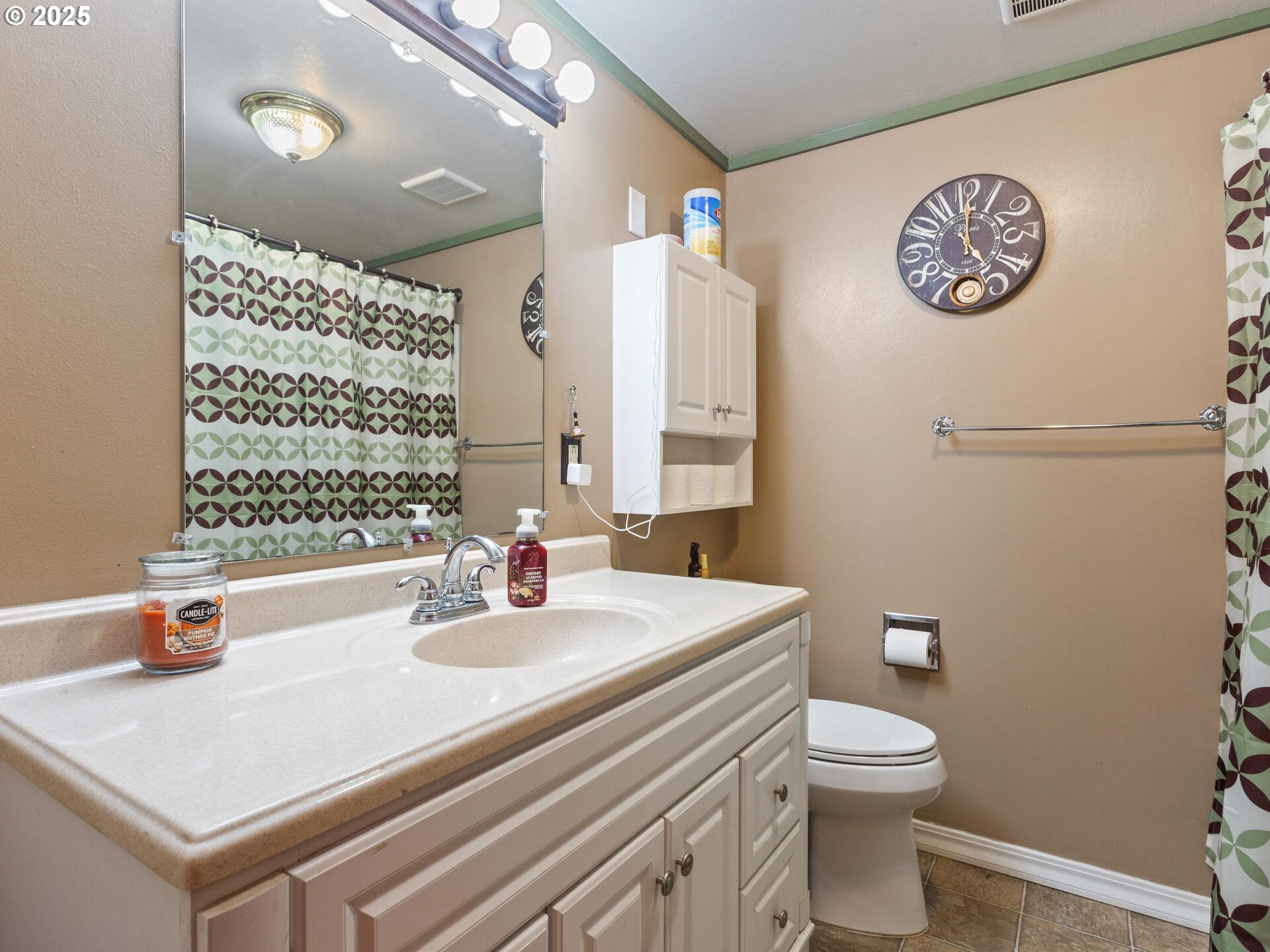 Vancouver, Washington 98662, United States, 3 Bedrooms Bedrooms, ,2 BathroomsBathrooms,Residential,Active,222633