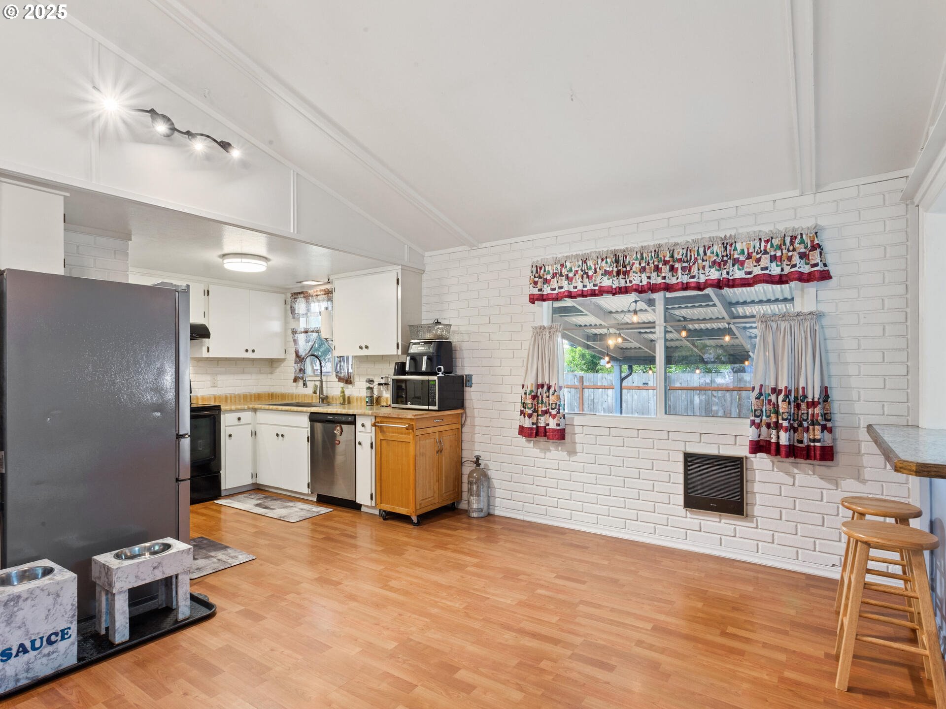 Vancouver, Washington 98662, United States, 3 Bedrooms Bedrooms, ,2 BathroomsBathrooms,Residential,Active,222633