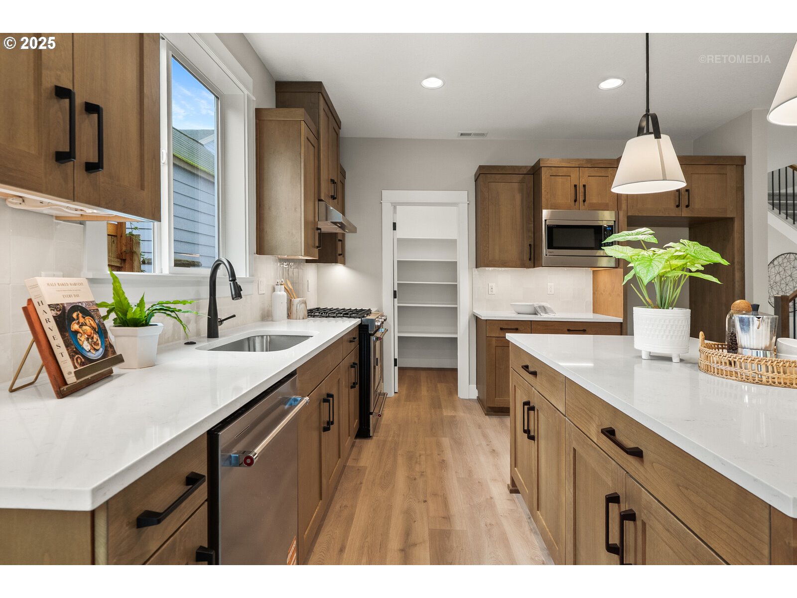 Beaverton, Oregon 97006, United States, 4 Bedrooms Bedrooms, ,3 BathroomsBathrooms,Residential,Active,241116