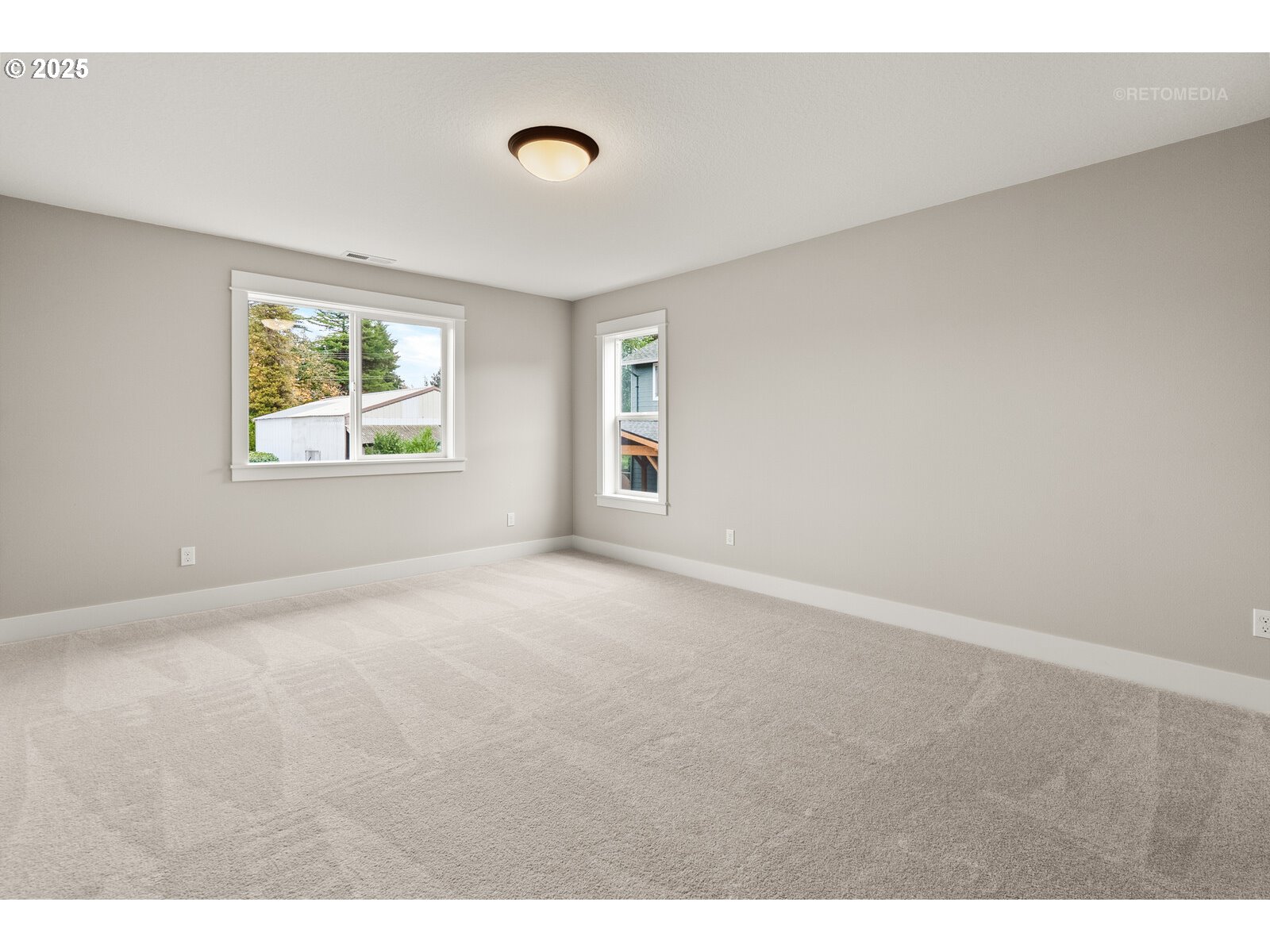 Beaverton, Oregon 97006, United States, 4 Bedrooms Bedrooms, ,3 BathroomsBathrooms,Residential,Active,241116