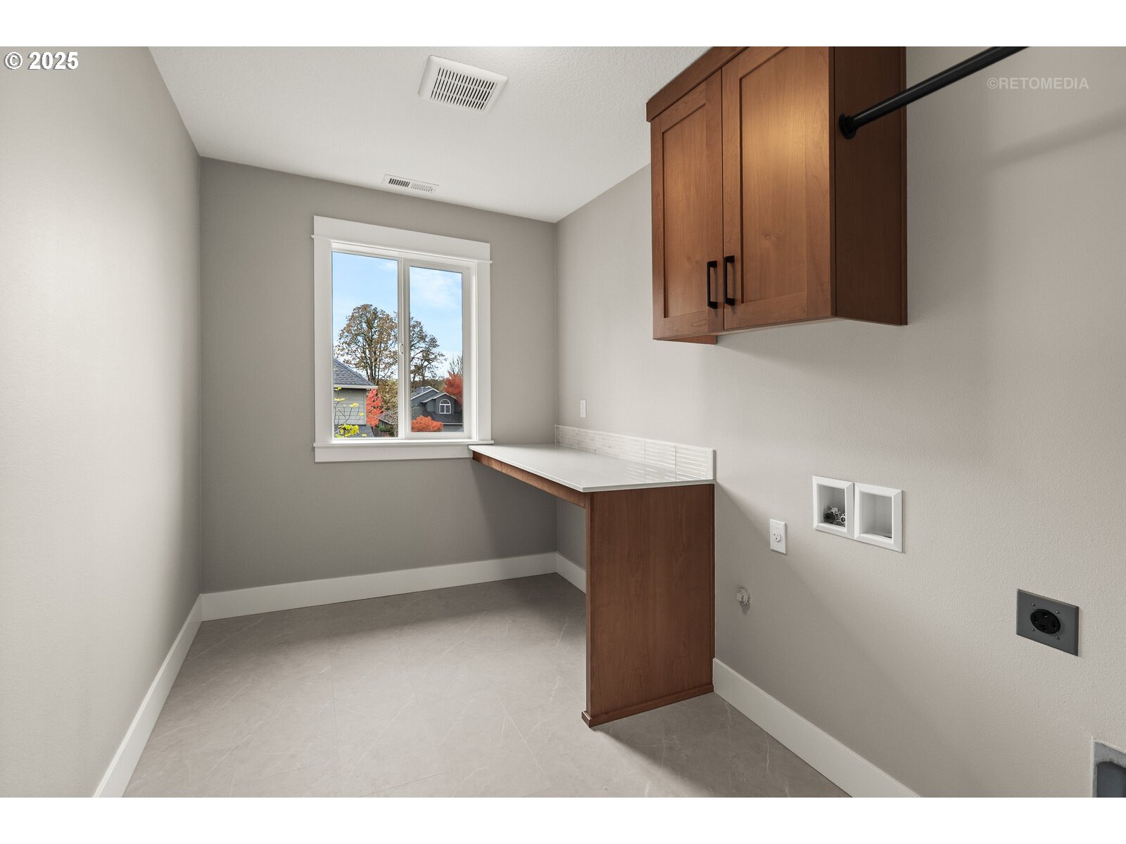 Beaverton, Oregon 97006, United States, 4 Bedrooms Bedrooms, ,3 BathroomsBathrooms,Residential,Active,241116