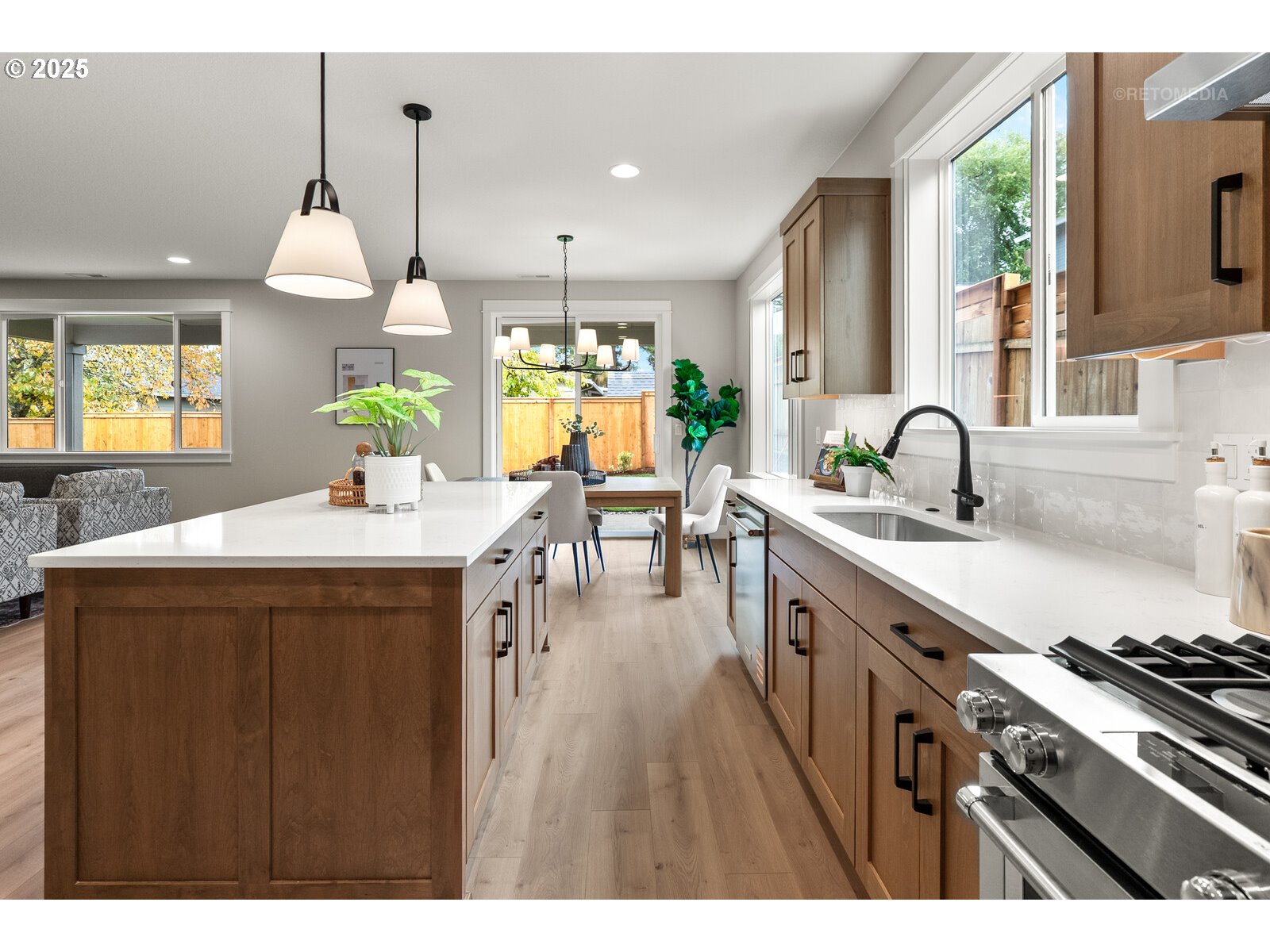 Beaverton, Oregon 97006, United States, 4 Bedrooms Bedrooms, ,3 BathroomsBathrooms,Residential,Active,241116