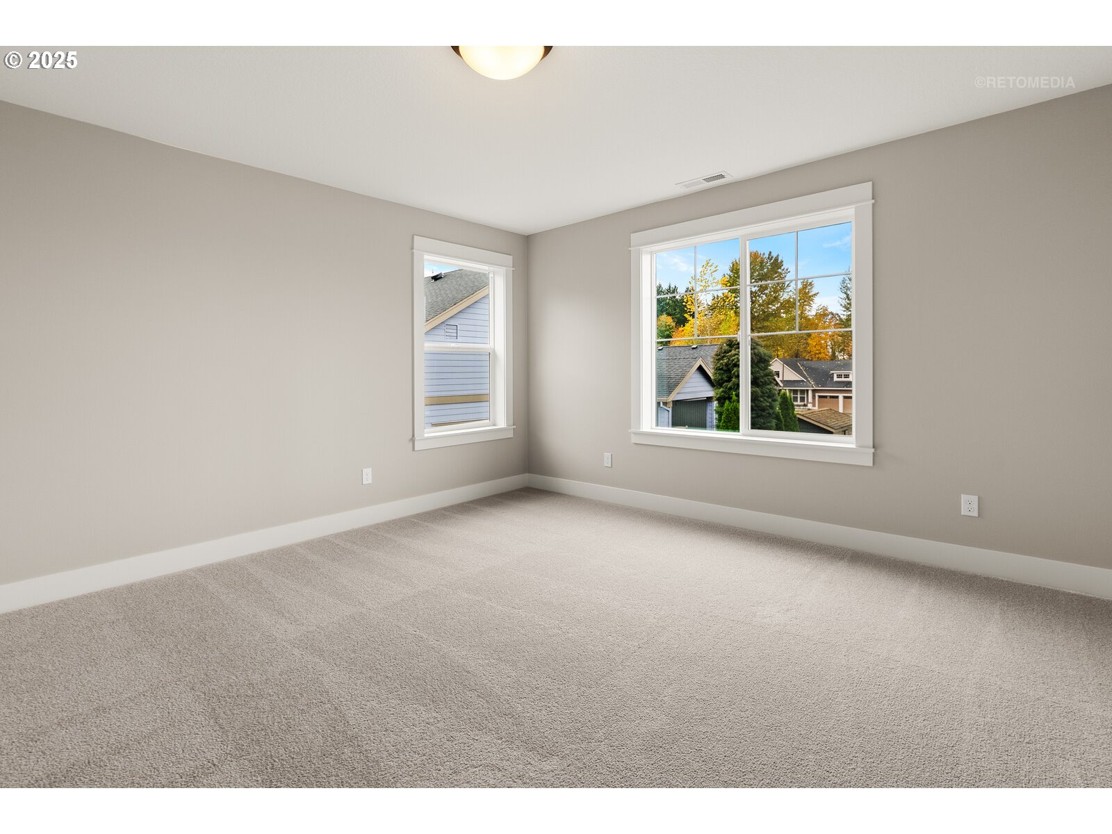 Beaverton, Oregon 97006, United States, 4 Bedrooms Bedrooms, ,3 BathroomsBathrooms,Residential,Active,241116