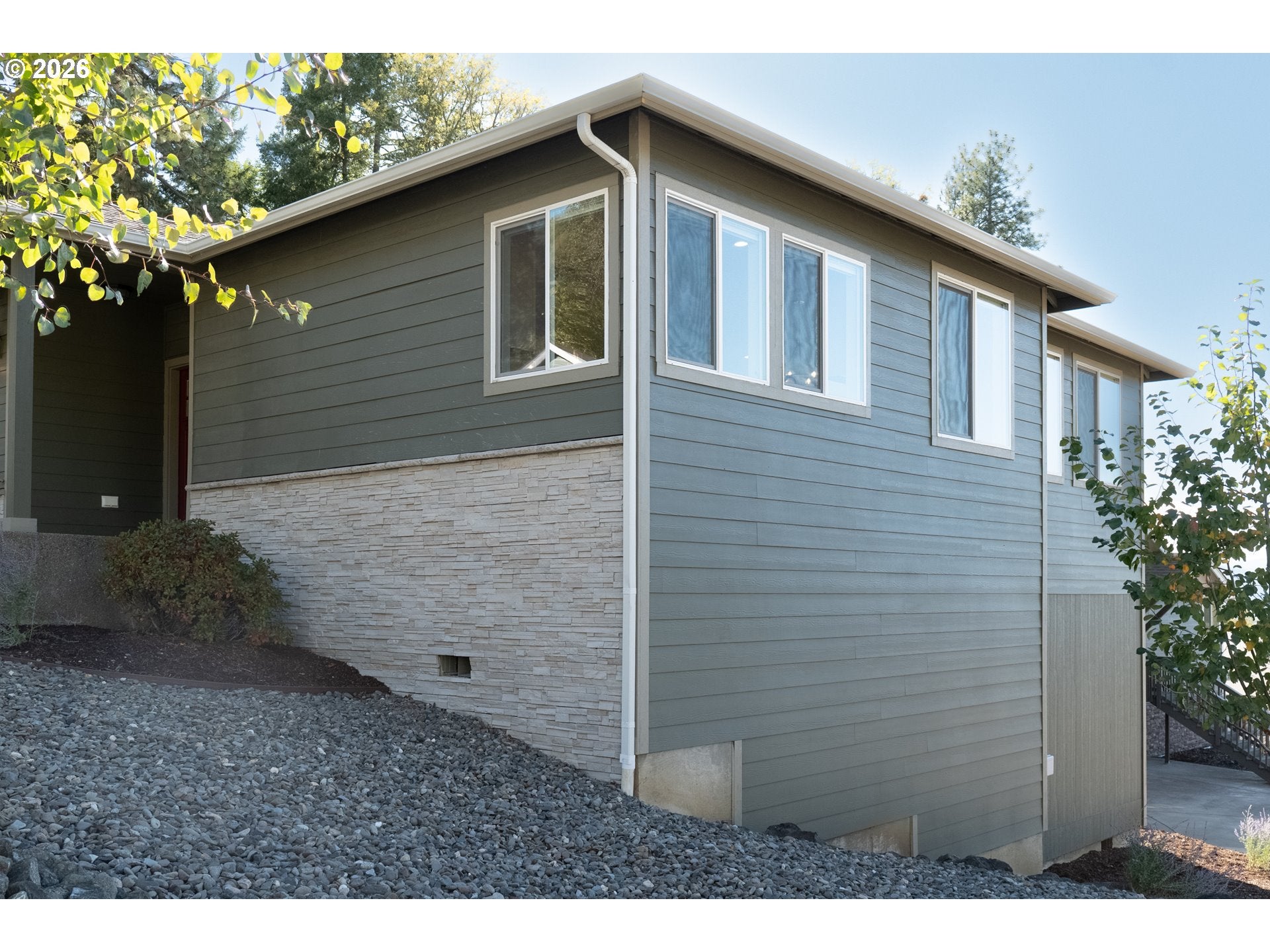 1811 NE ALAMEDA AVE