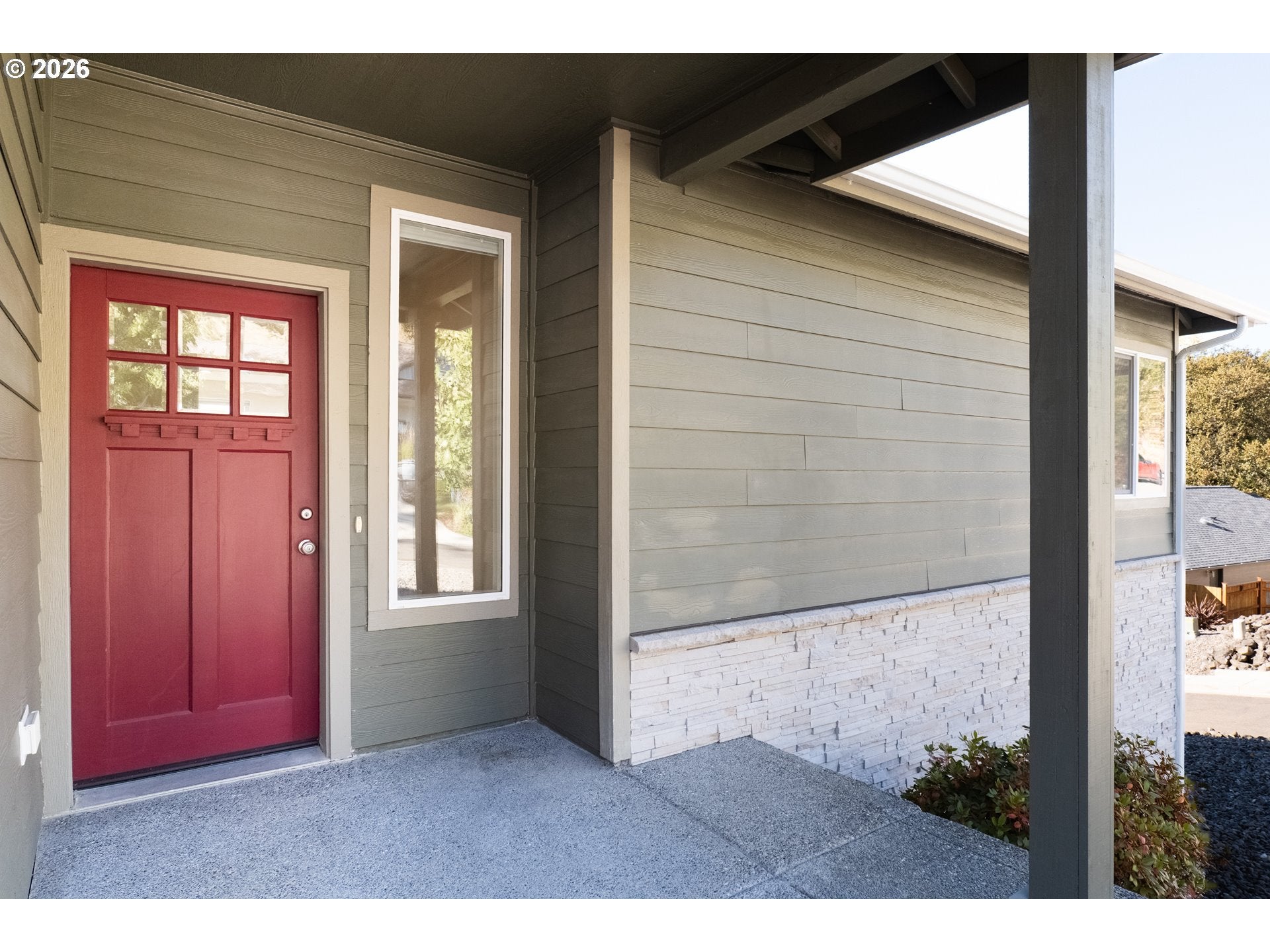 1811 NE ALAMEDA AVE