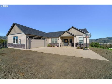 225 STONE RIDGE CT Roseburg OR 97471