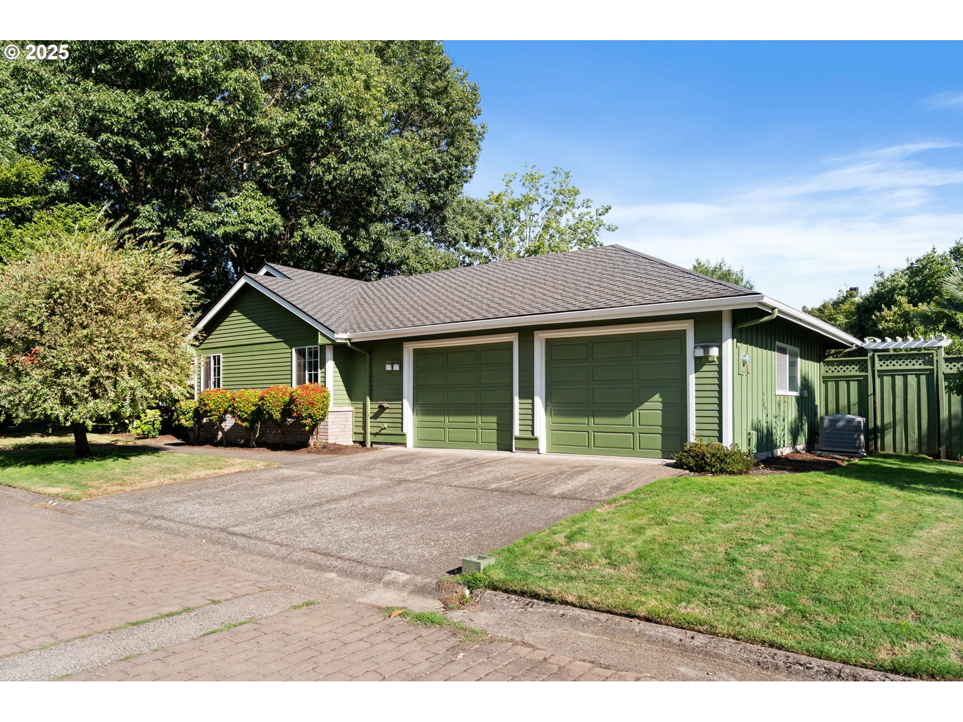 880 SPYGLASS DR