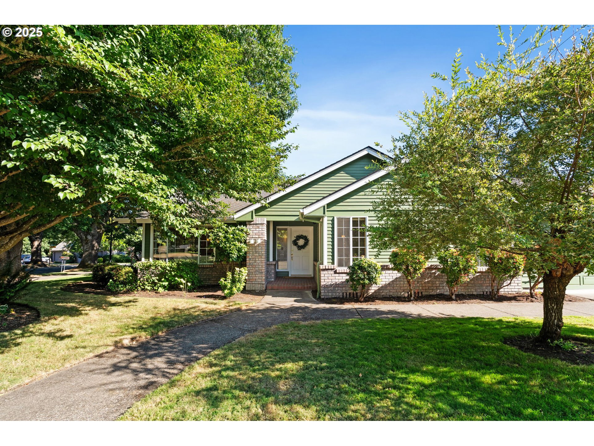880 SPYGLASS DR