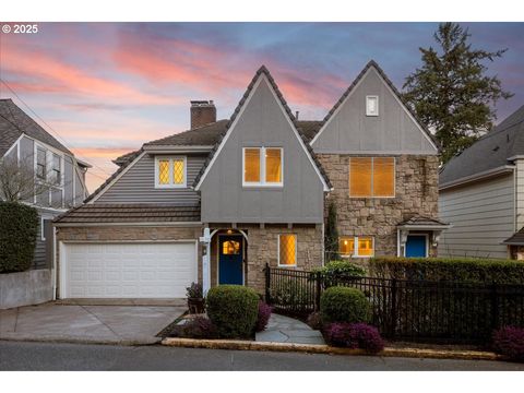 2869 SW CHAMPLAIN DR Portland OR 97205