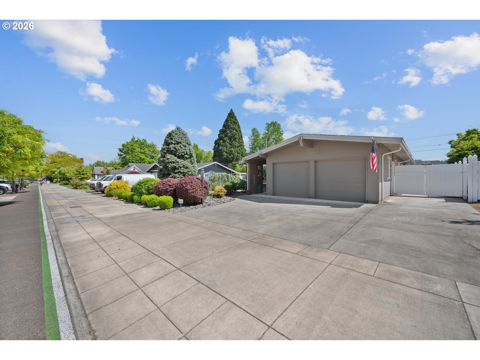 1525 WILLAMETTE FALLS DR