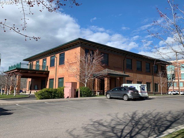 300 KLAMATH AVE