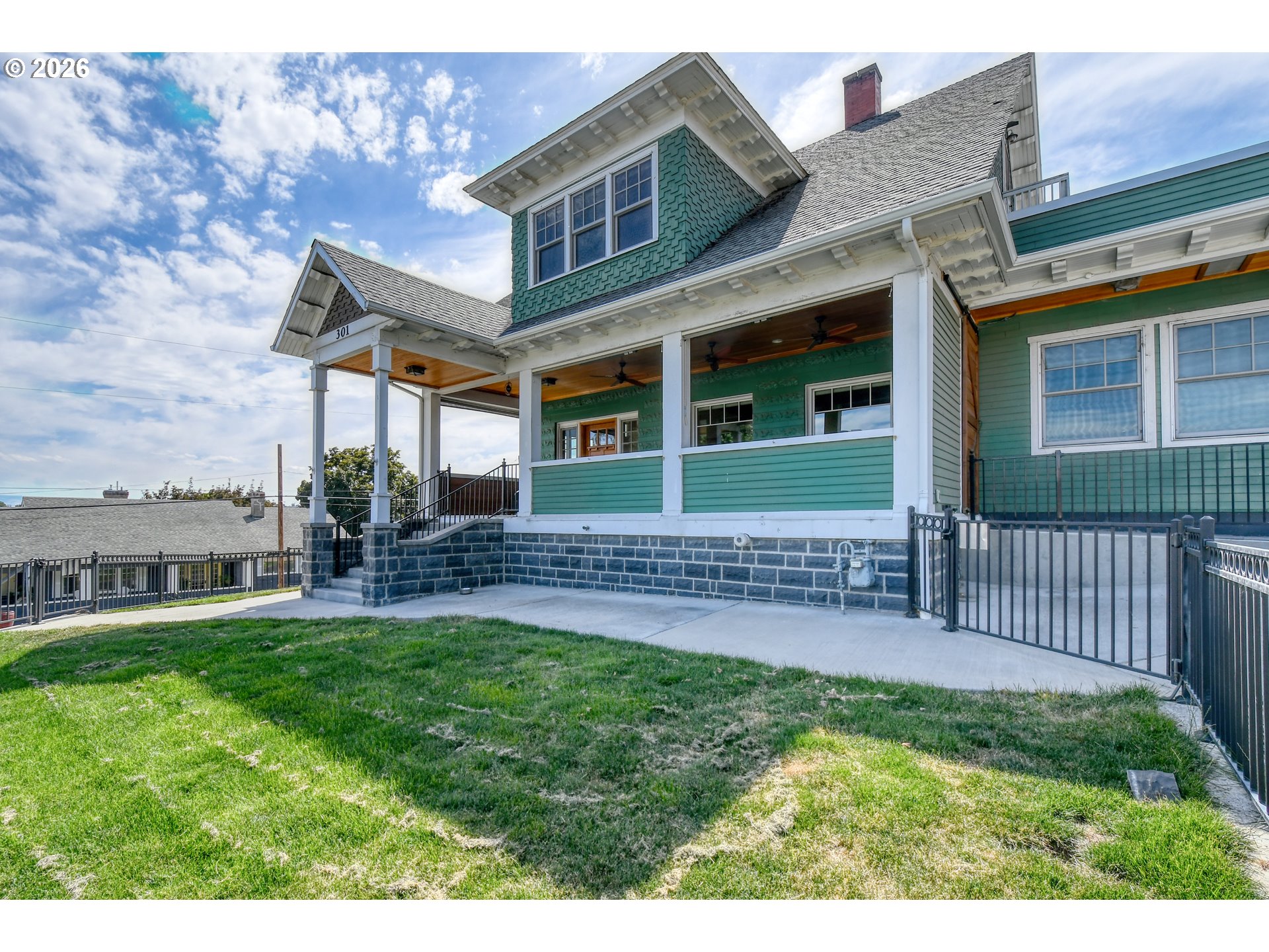 301 NW 9TH ST