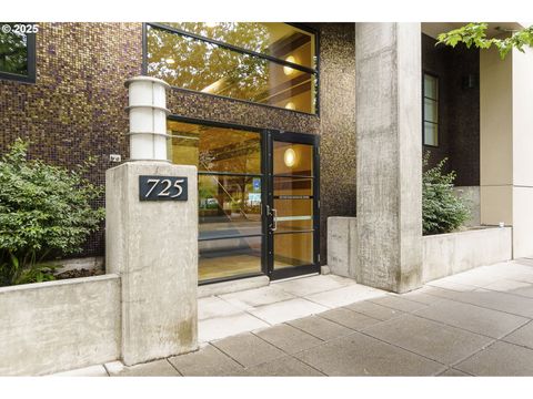 725 NW 10th AVE 305 Portland OR 97209