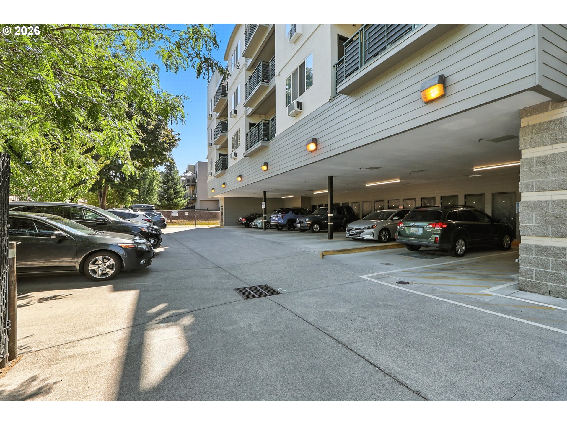 318 NE ROBERTS AVE 203