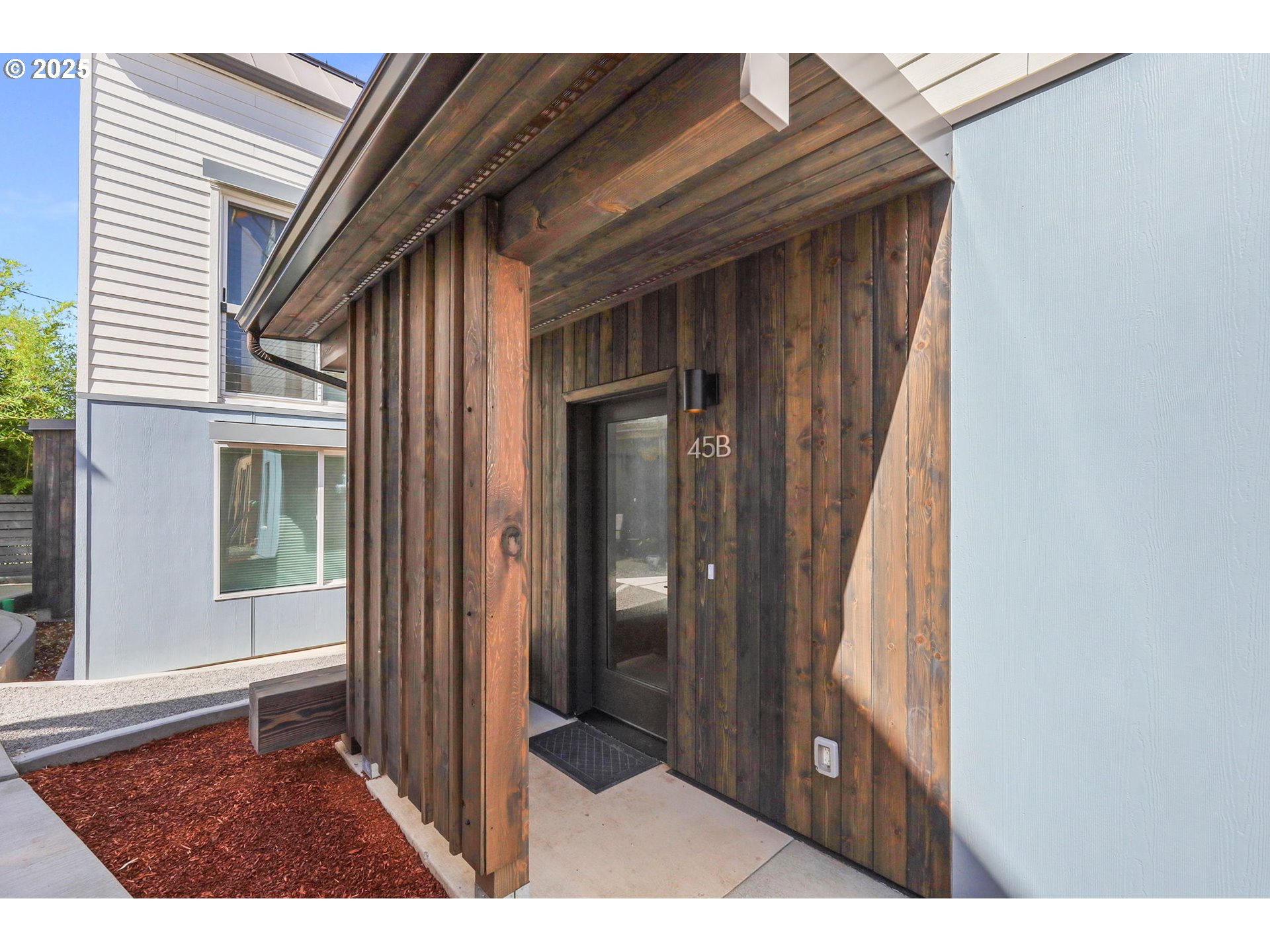 45 W 27th AVE E