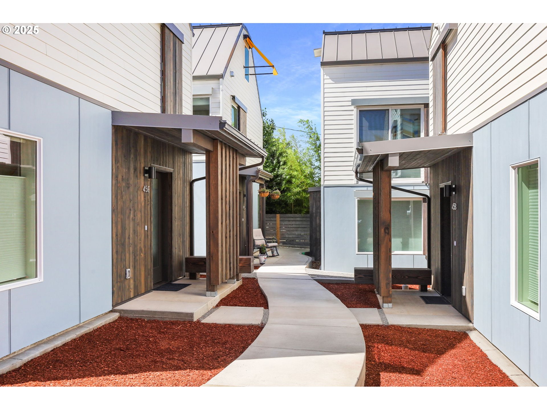 45 W 27th AVE E
