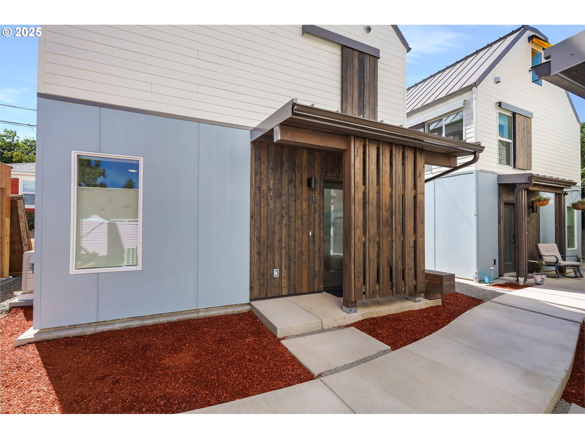 45 W 27th AVE E