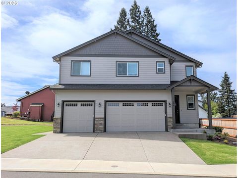 690 E 1ST AVE Estacada OR 97023