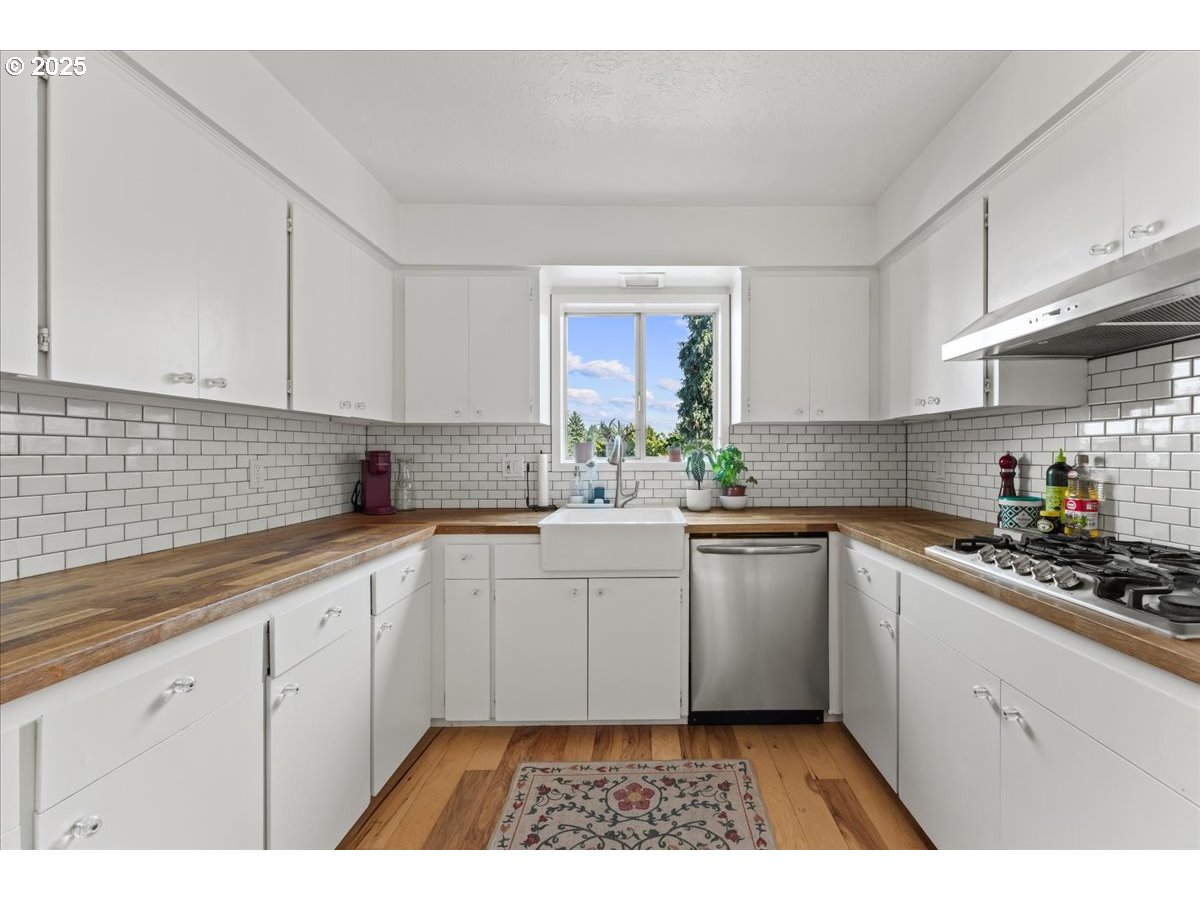 22754 SW Highland DR