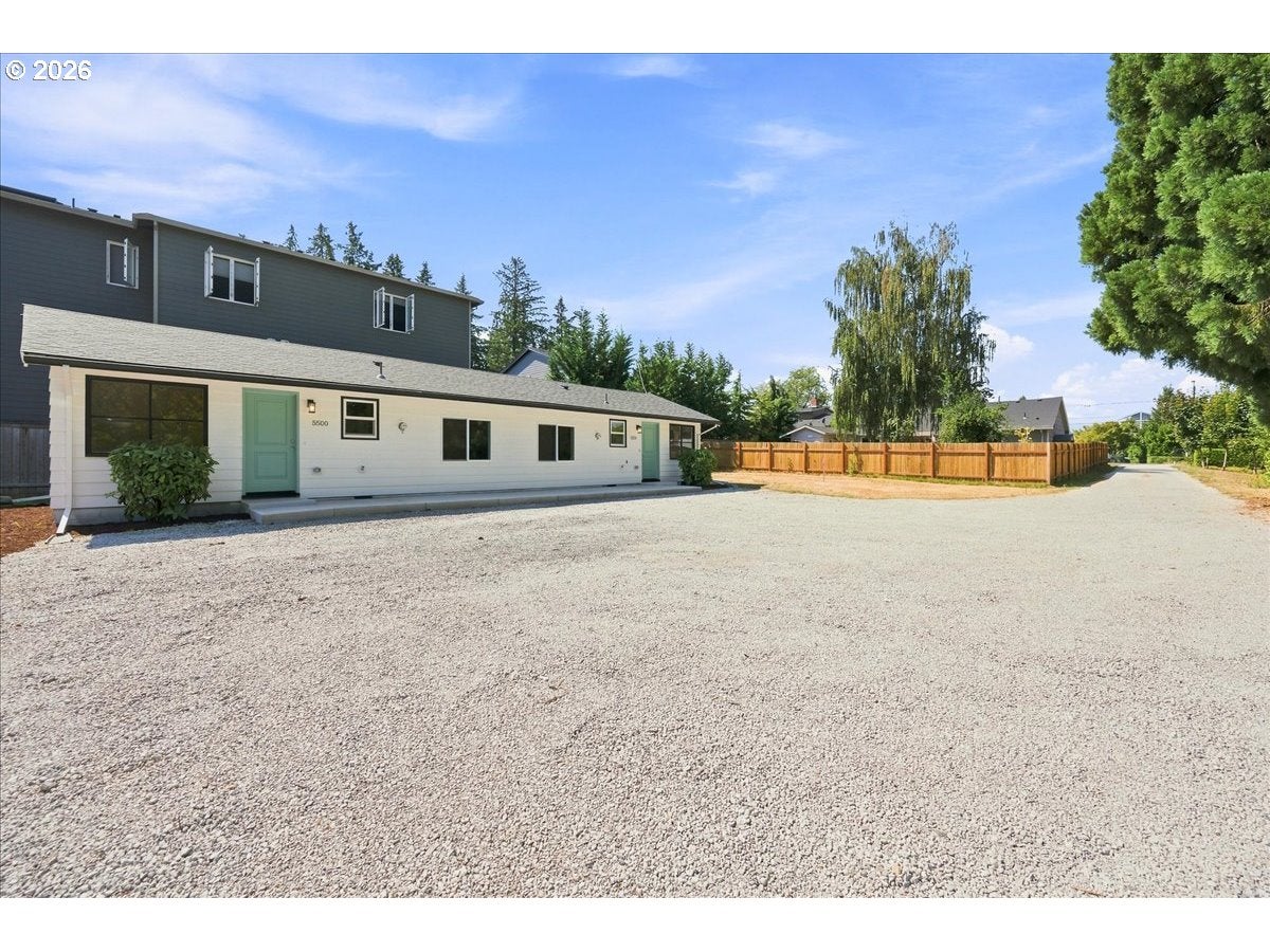 5520 SW MENLO DR