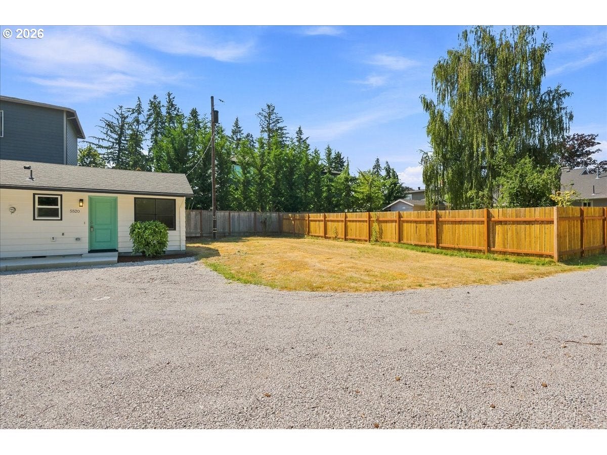5520 SW MENLO DR