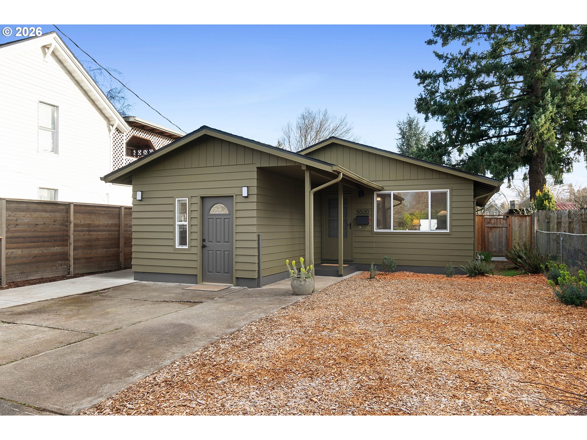 Photo 1 of 28 — 5520 SE REEDWAY ST, Portland, OR 97206