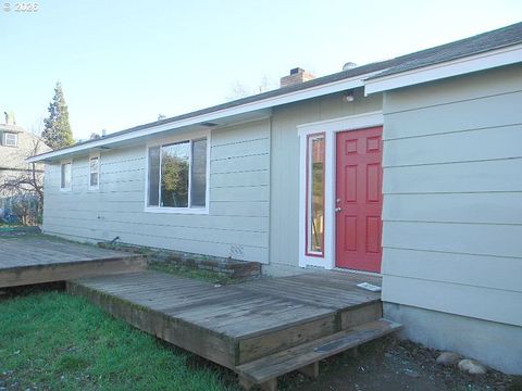 214 E 13TH ST The Dalles OR 97058