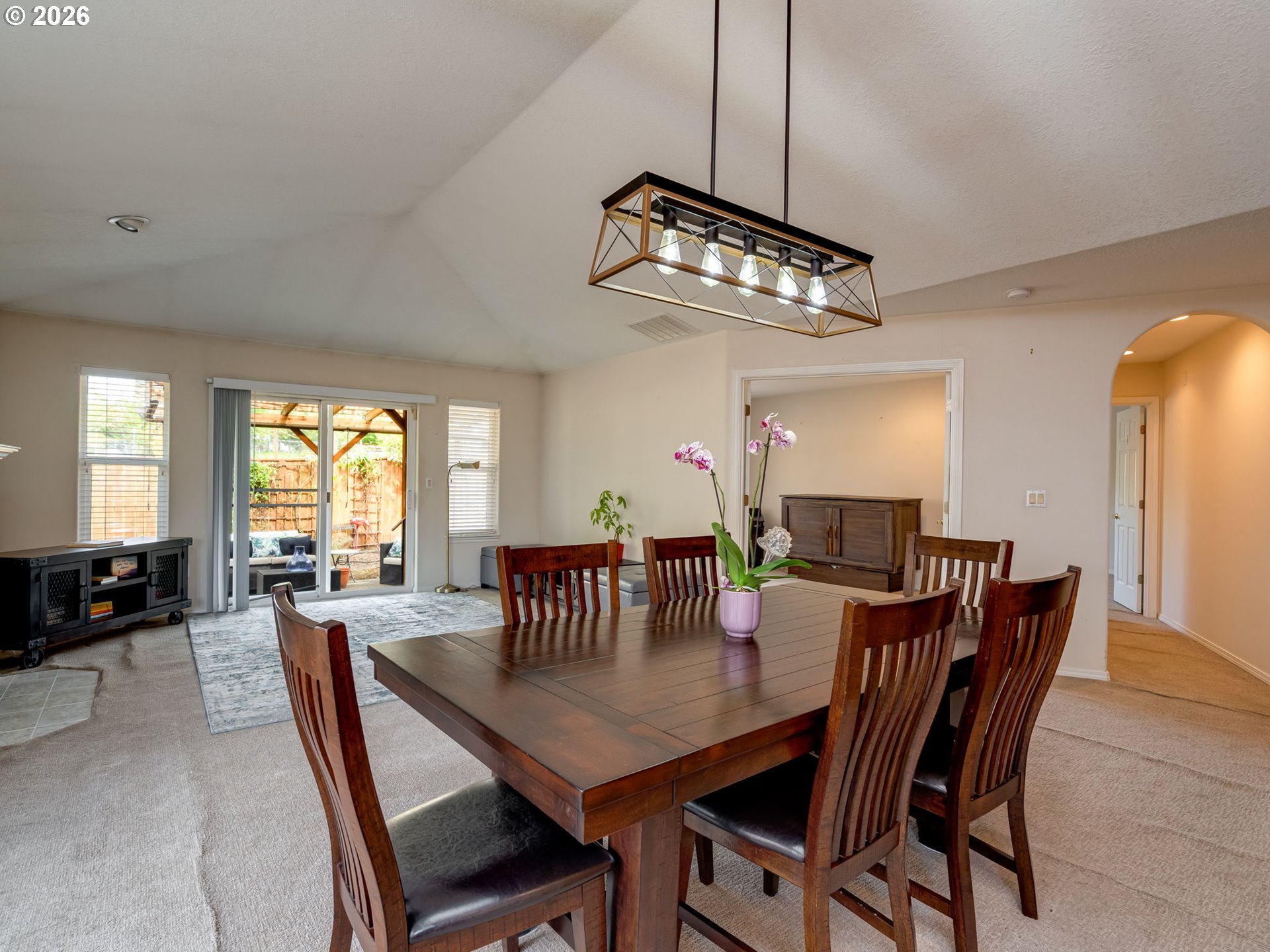 2083 NW WILLAMETTE DR