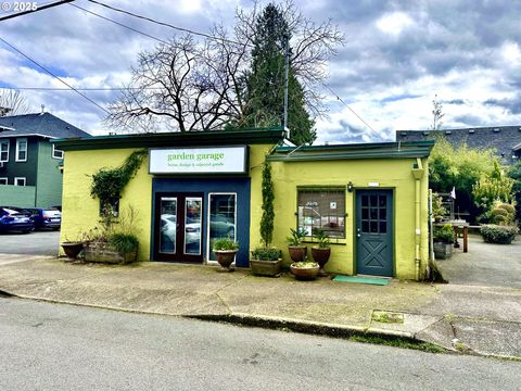 1114 SE CLAY ST Portland OR 97214