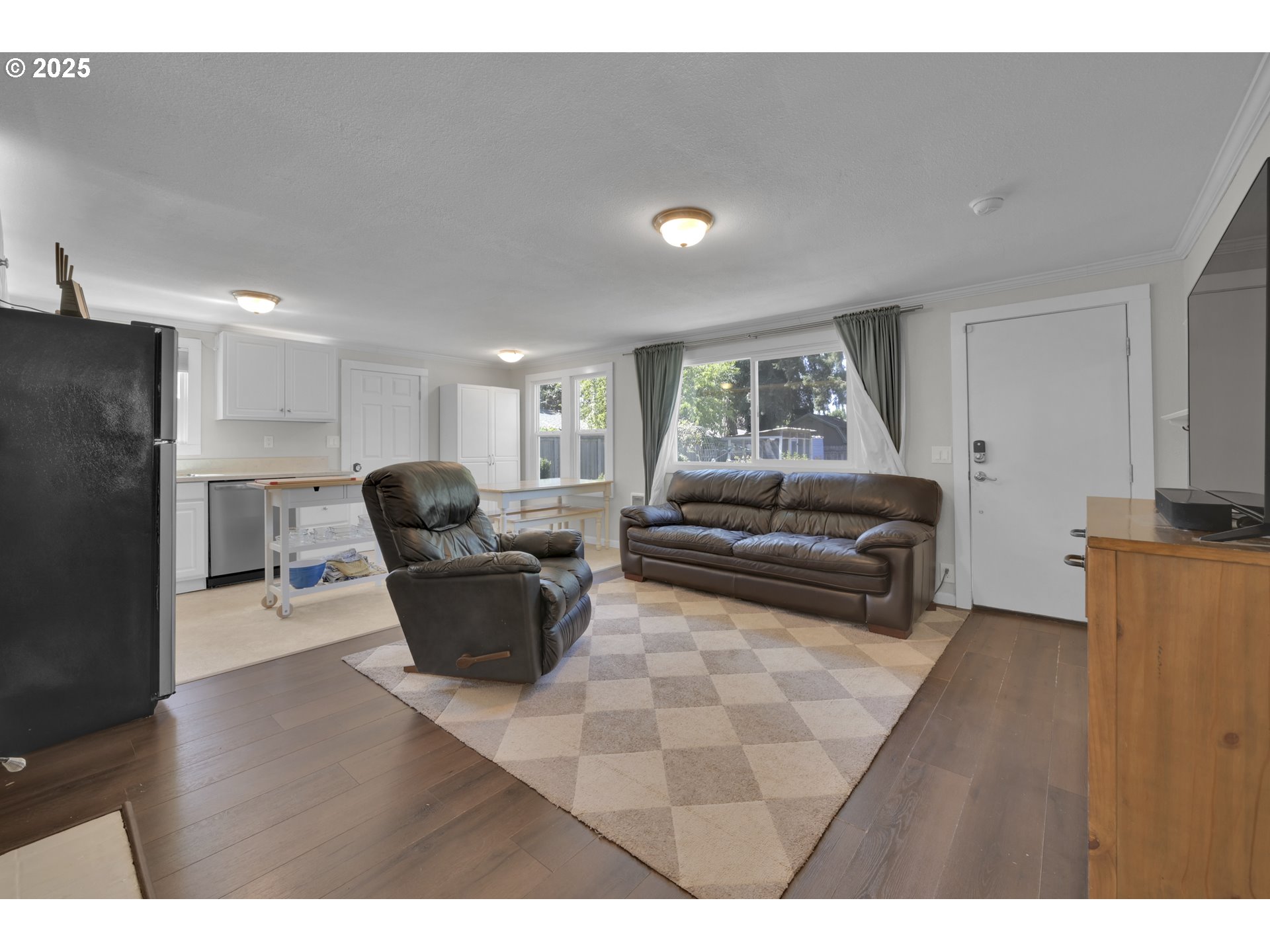 640 KOURT DR