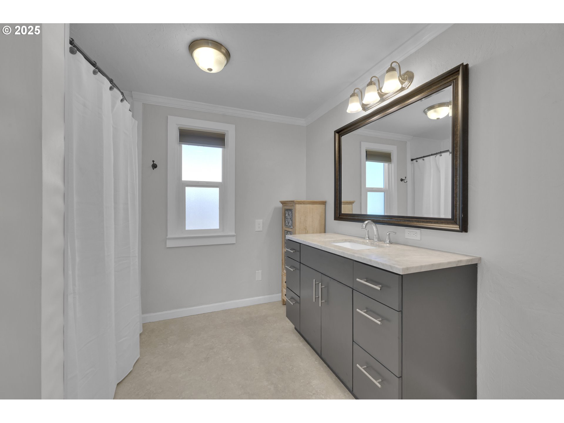 Eugene, Oregon 97404, United States, 2 Bedrooms Bedrooms, ,1 BathroomBathrooms,Residential,Active,192401