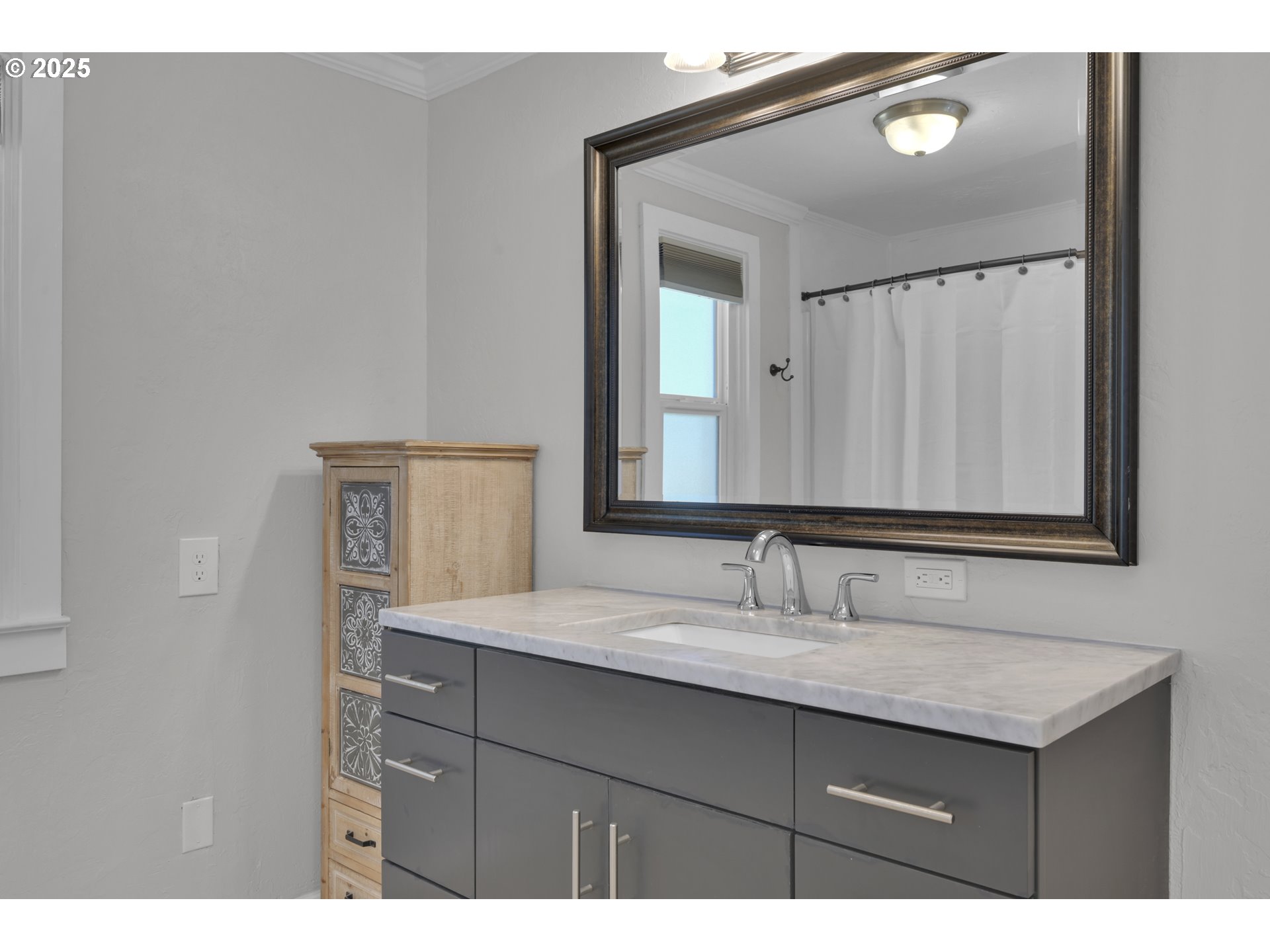 Eugene, Oregon 97404, United States, 2 Bedrooms Bedrooms, ,1 BathroomBathrooms,Residential,Active,192401