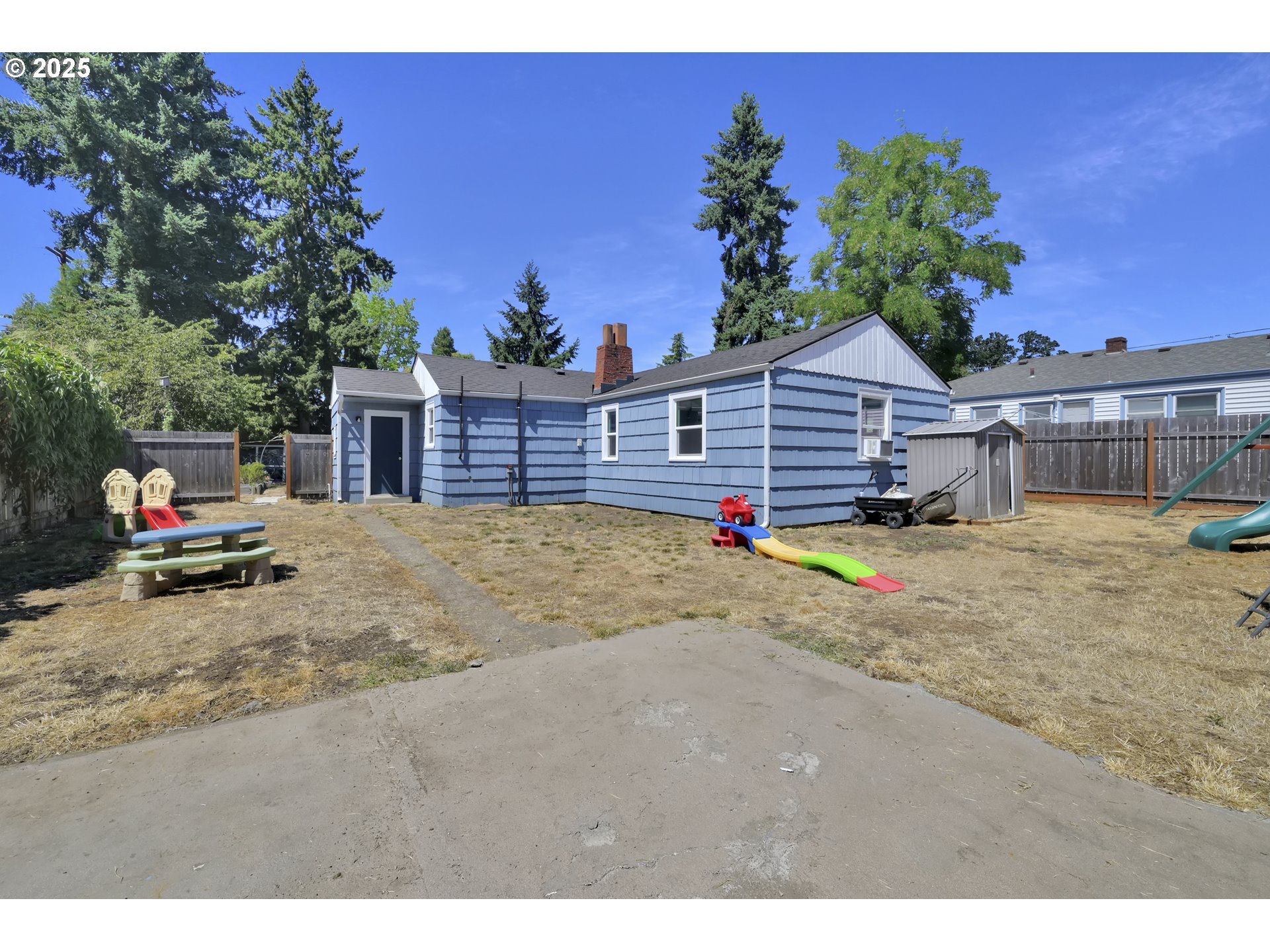Eugene, Oregon 97404, United States, 2 Bedrooms Bedrooms, ,1 BathroomBathrooms,Residential,Active,192401