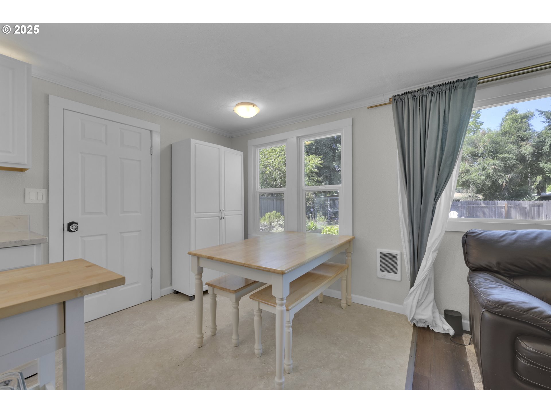 Eugene, Oregon 97404, United States, 2 Bedrooms Bedrooms, ,1 BathroomBathrooms,Residential,Active,192401