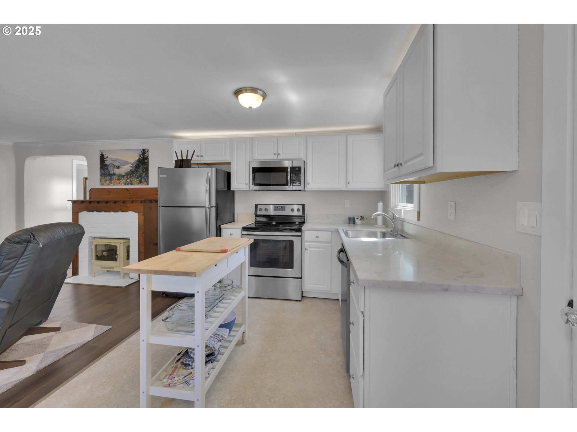 Eugene, Oregon 97404, United States, 2 Bedrooms Bedrooms, ,1 BathroomBathrooms,Residential,Active,192401