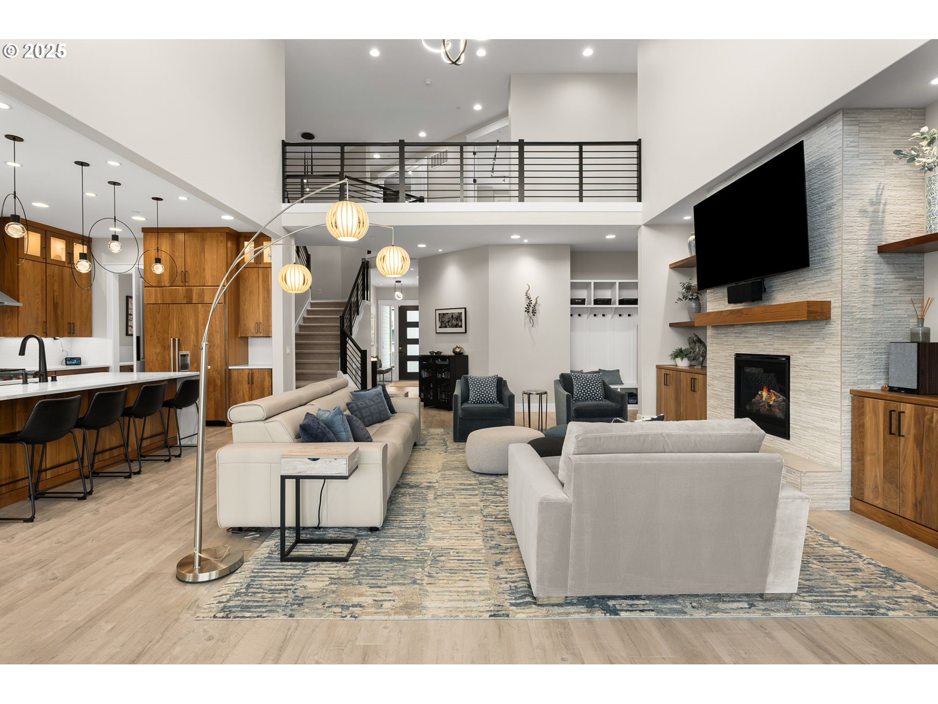 985 W Magnolia Loop