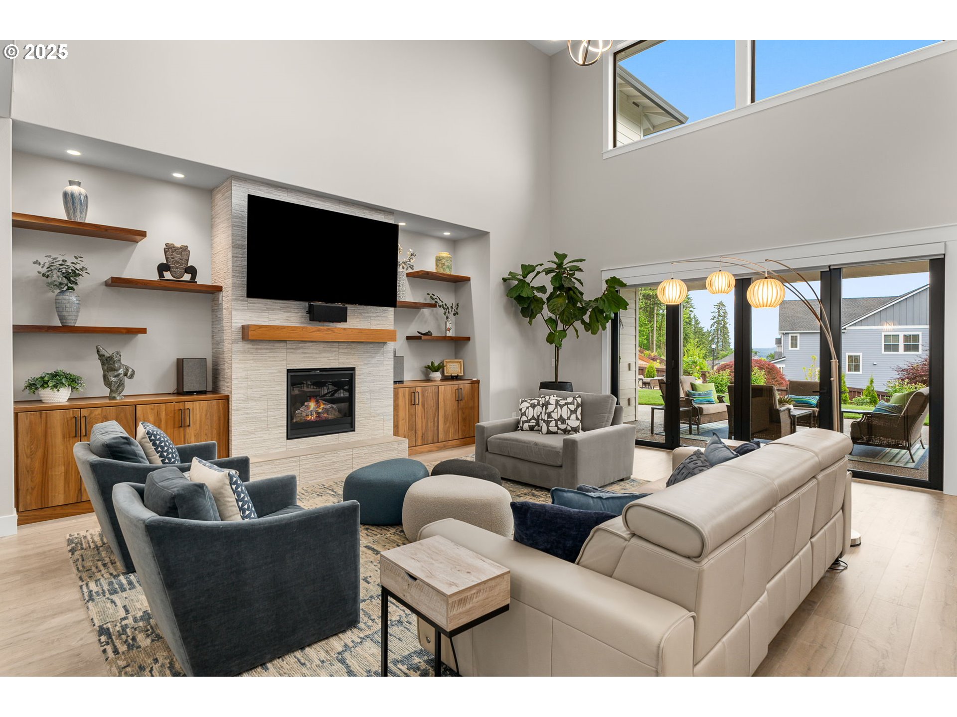 985 W Magnolia Loop