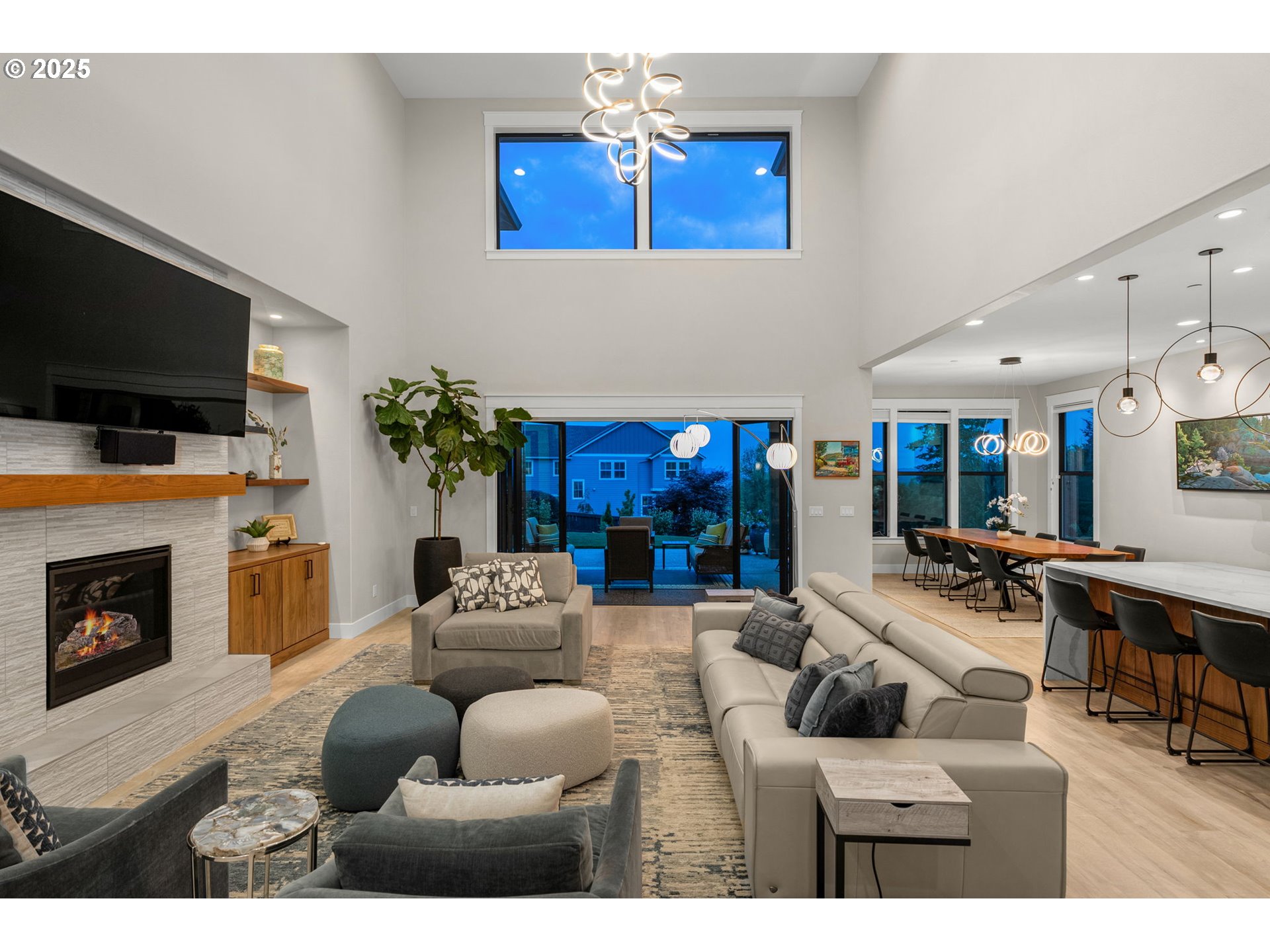 985 W Magnolia Loop