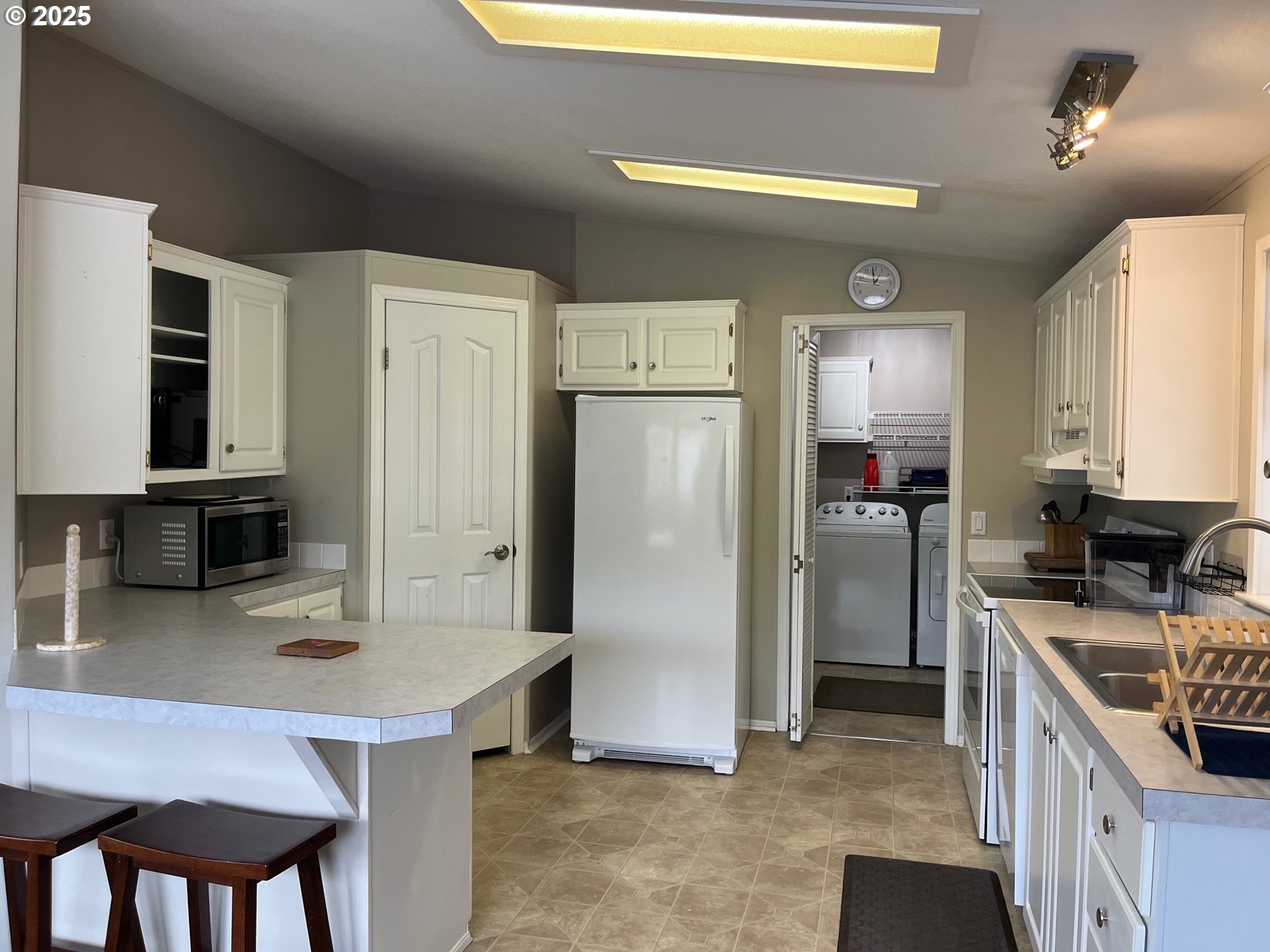 141 RIVER RIDGE AVE