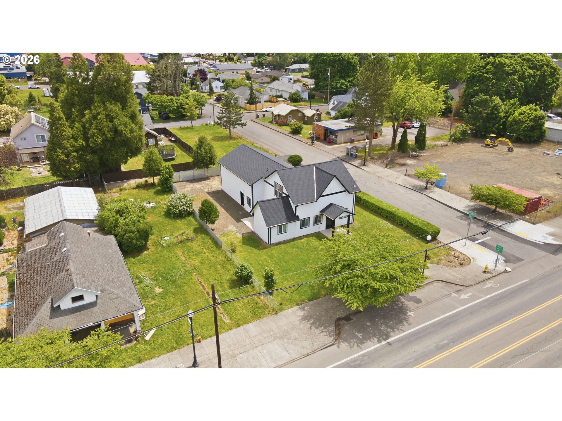 413 S TRADE ST