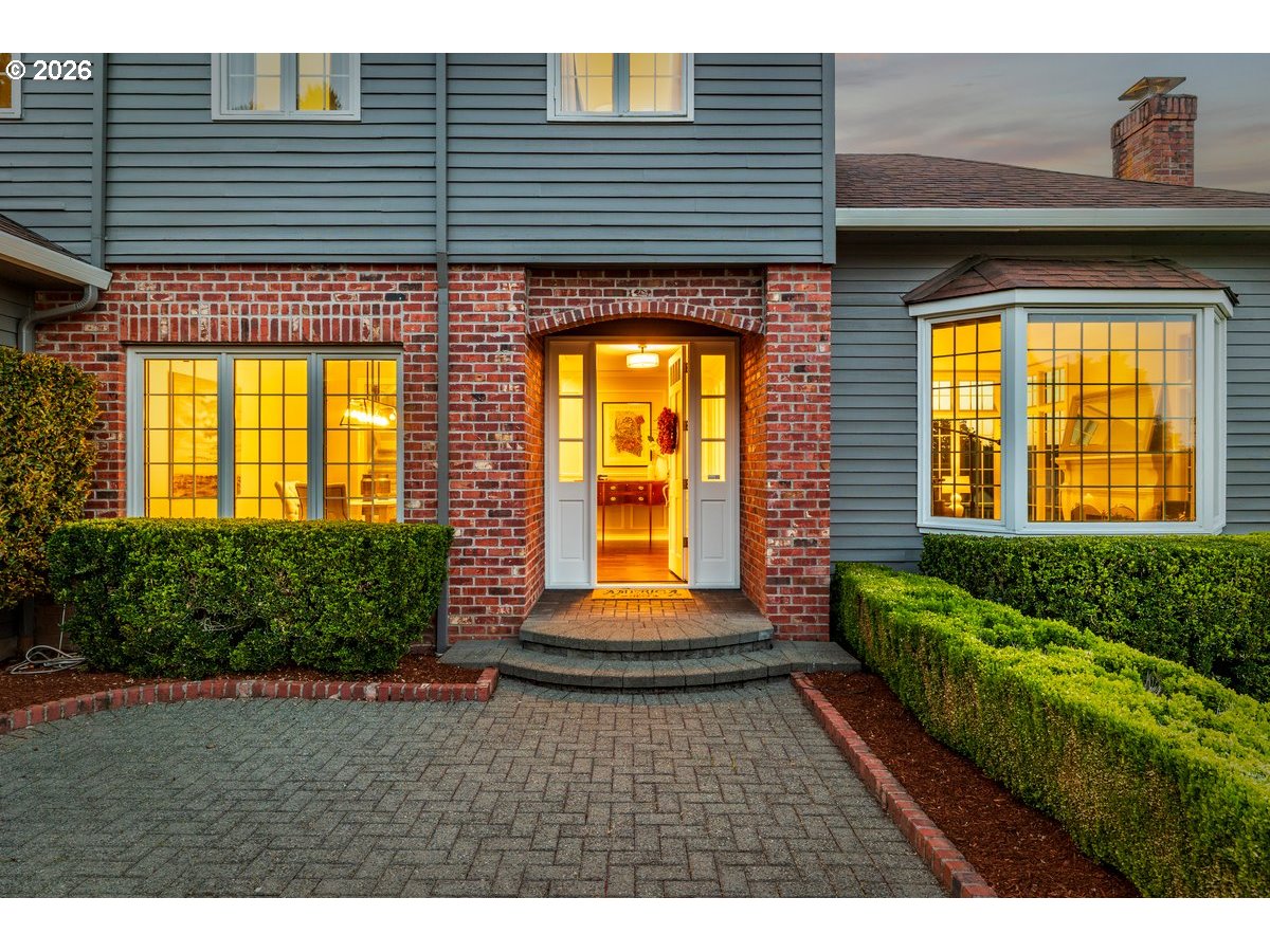 2055 RIDGE POINTE DR