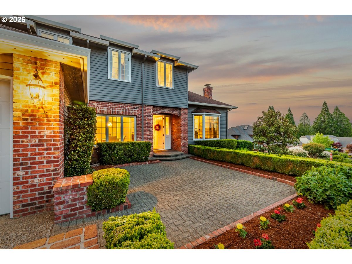 2055 RIDGE POINTE DR