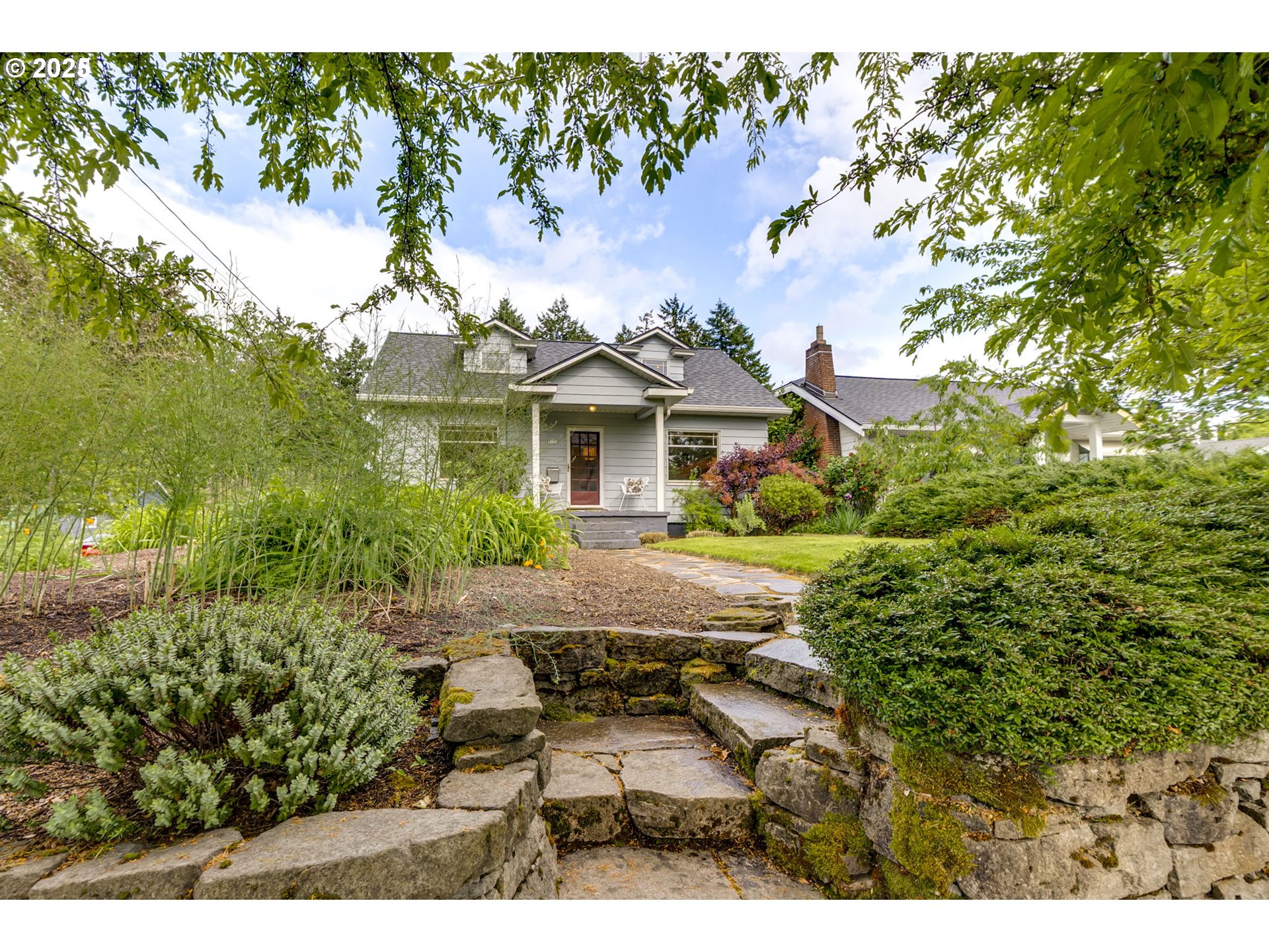 7154 N GREELEY AVE