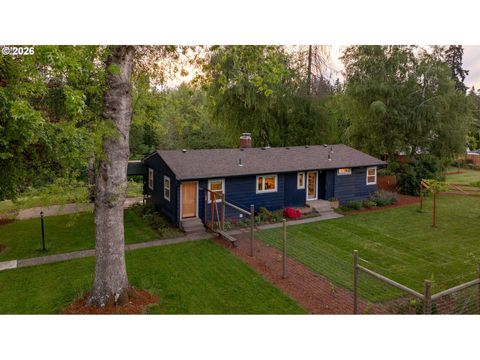Photo of 827 SW Gilson St, McMinnville, OR 97128 (MLS # 406823160)