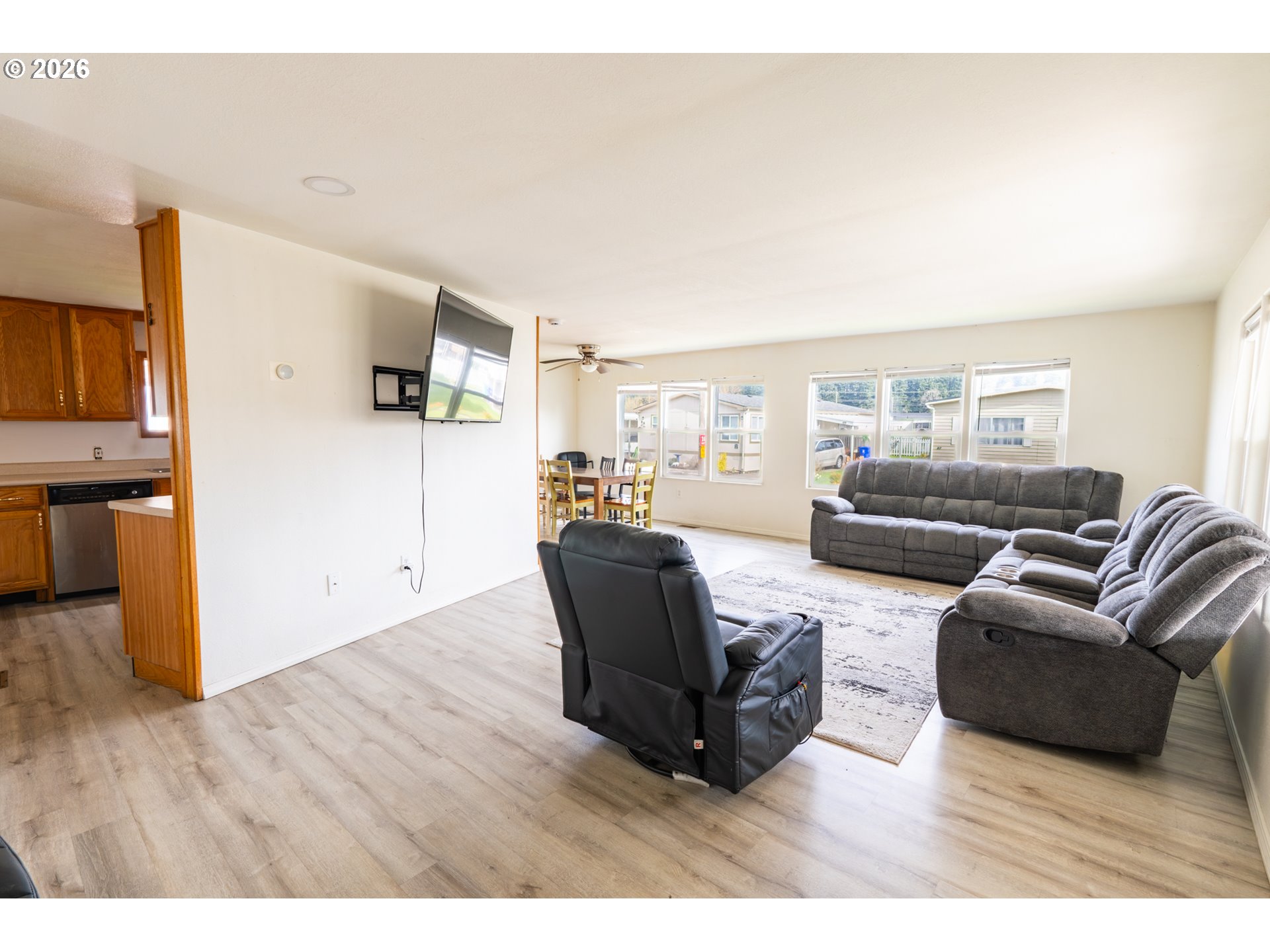 13900 SE HIGHWAY 212 186